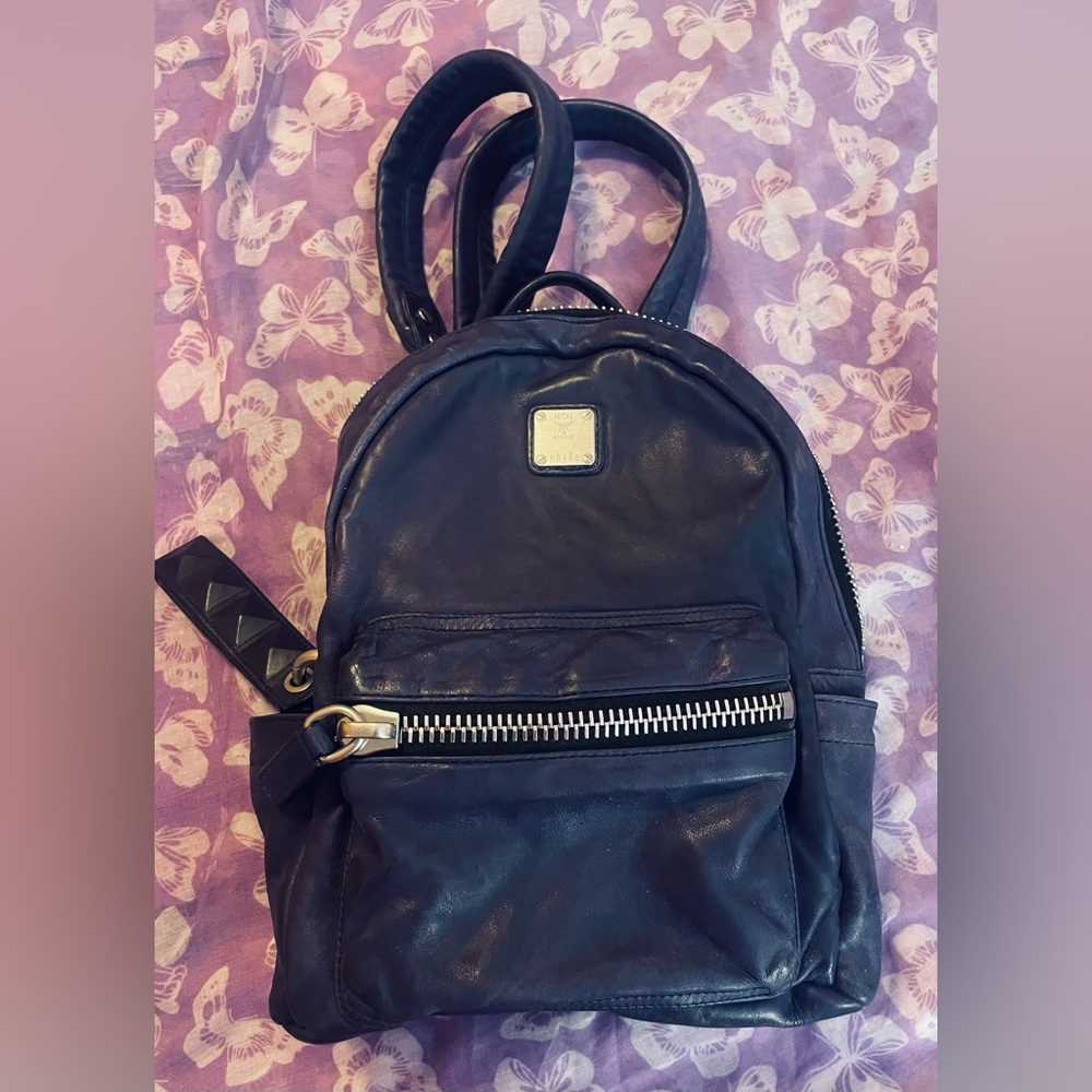 MCM rare dark purple Leather backpack! EUC! Apx 12 x 14 x 5“